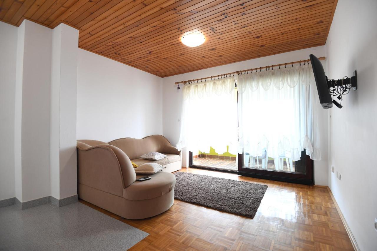 Apartmani Erna Pasman Exterior photo